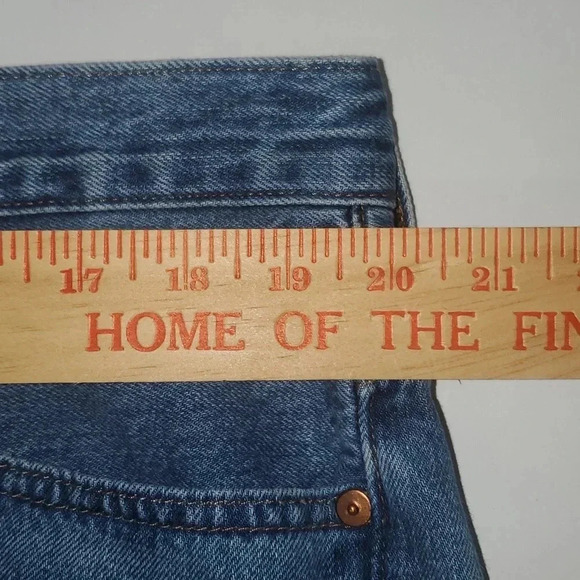 Madewell Relaxed Raw Hem Jean Shorts Size 33 - Picture 16 of 16